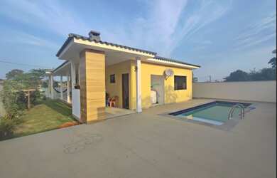 Imagem: A casa possui 4 Dormitórios, 1 Suíte, 1 Banheiro, 360m² de