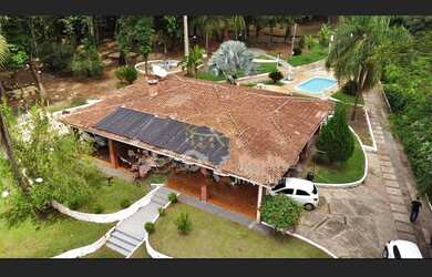 Imagem: A chácara possui 3 Dormitórios, 3 Suítes, 3 Banheiros, 4