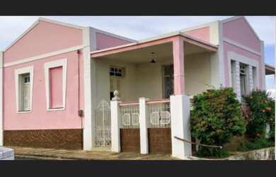 Imagem: A casa possui 5 Dormitórios, 3 Suítes, 4 Banheiros, 2 Vagas