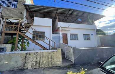 Imagem: A casa possui 3 Dormitórios, 3 Banheiros, 12 Vagas na garagem