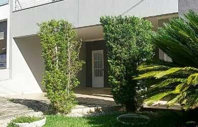 Imagem: A casa em condomínio possui 4 Dormitórios, 4 Suítes, 5 Banheiros