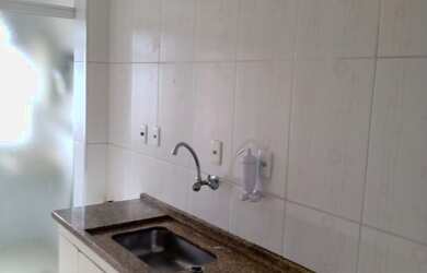 Imagem: O apartamento possui 2 Dormitórios, 1 Banheiro, 1 Vaga na garagem