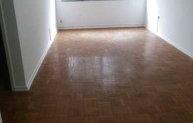 Imagem: O apartamento possui 1 Dormitório, 1 Banheiro, 1 Vaga na garagem