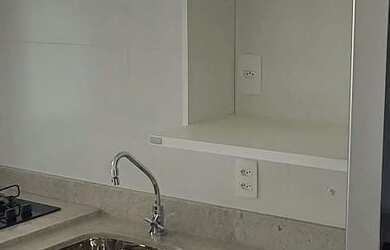 Imagem: O apartamento possui 1 Dormitório, 1 Banheiro, 1 Vaga na garagem