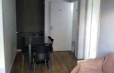 Imagem: O apartamento possui 2 Dormitórios, 1 Banheiro, 1 Vaga na garagem