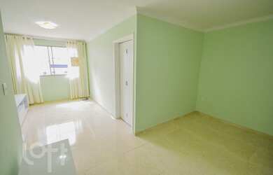 Imagem: O apartamento possui 2 Dormitórios, 1 Banheiro, 1 Vaga na garagem