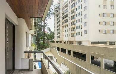 Imagem: O apartamento possui 4 Dormitórios, 2 Suítes, 4 Banheiros