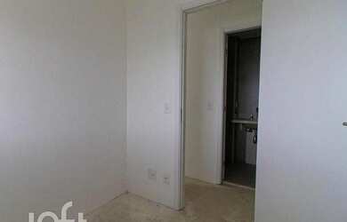 Imagem: O apartamento possui 2 Dormitórios, 1 Suíte, 2 Banheiros