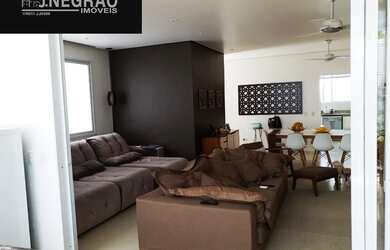 Imagem: A casa possui 4 Dormitórios, 4 Suítes, 5 Banheiros, 3 Vagas