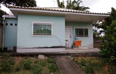 Imagem: A casa possui 2 Dormitórios, 1 Suíte, 2 Banheiros, 75m² de