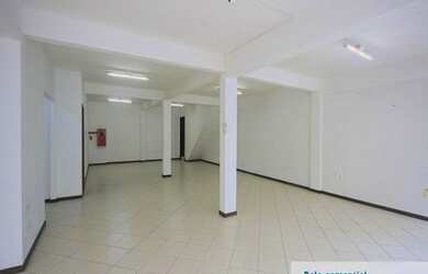 Imagem: A sala comercial possui 2 Banheiros, 272m² de Área, 217m²
