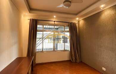 Imagem: A casa possui 3 Dormitórios, 3 Banheiros, 2 Vagas na garagem