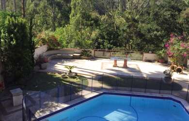 Imagem: A casa possui 4 Dormitórios, 3 Suítes, 4 Banheiros, 750m²