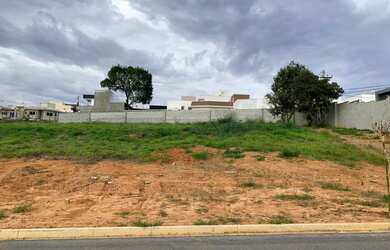 Imagem: O terreno possui 200m² de Área Privada e está localizado