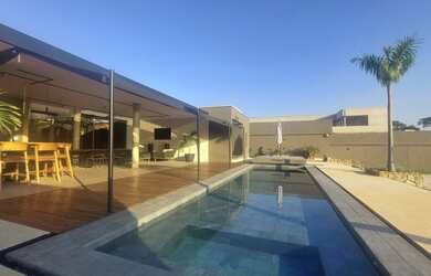 Imagem: A casa em condomínio à venda possui 4 Dormitórios, 4 Suítes