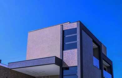 Imagem: A casa em condomínio possui 3 Dormitórios, 3 Suítes, 4 Banheiros