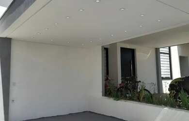 Imagem: A casa possui 3 Dormitórios, 1 Suíte, 2 Banheiros, 2 Vagas