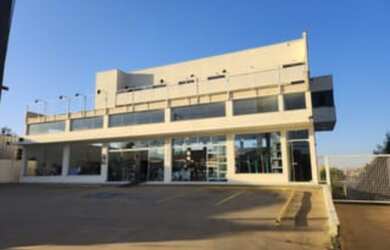 Imagem: O depósito possui 5 Banheiros, 10 Vagas na garagem, 1.635m²