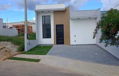 Imagem: A casa possui 3 Dormitórios, 1 Suíte, 2 Banheiros, 1 Vaga