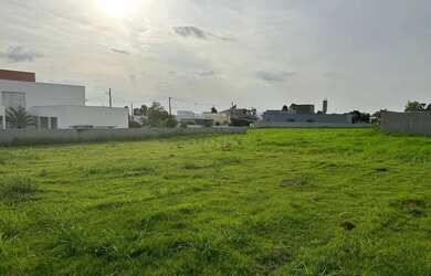 Imagem: O terreno possui 1.000m² de Área, Imóvel novo e está localizado