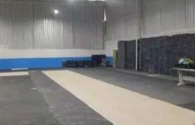 Imagem: O depósito possui 4 Banheiros, 5 Vagas na garagem, 1.000m²