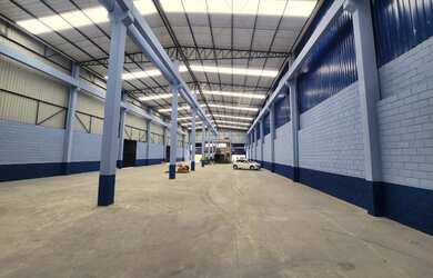 Imagem: O depósito possui 4 Banheiros, 1.650m² de Área, 1.100m²