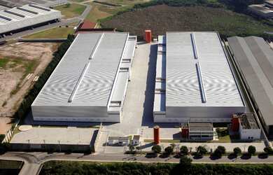 Imagem: O depósito possui 10 Vagas na garagem e 4303m² de Área e