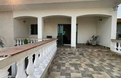 Imagem: A loja possui 2 Dormitórios, 2 Suítes, 3 Banheiros, 300m²