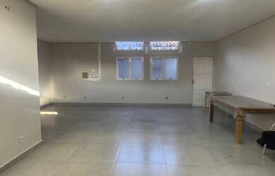 Imagem: A casa possui 2 Dormitórios, 2 Banheiros, 135m² de Área Privada