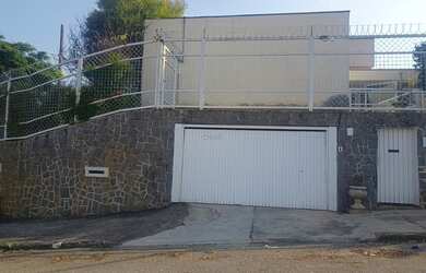 Imagem: A loja possui 4 Dormitórios, 4 Vagas na garagem, 750m² de