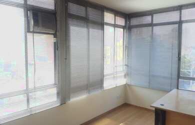 Imagem: A loja possui 1 Dormitório, 2 Banheiros e 60m² de Área e