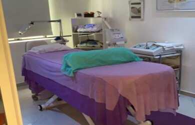 Imagem: A loja possui 2 Dormitórios, 1 Banheiro, 1 Vaga na garagem