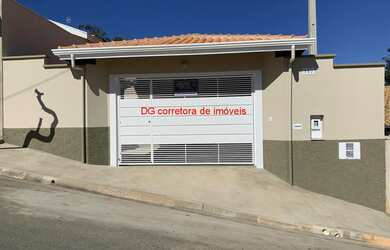 Imagem: A casa possui 2 Dormitórios e 1 Suíte e está localizado em