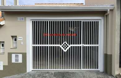 Imagem: A casa possui 2 Dormitórios, 1 Suíte, 1 Banheiro e está