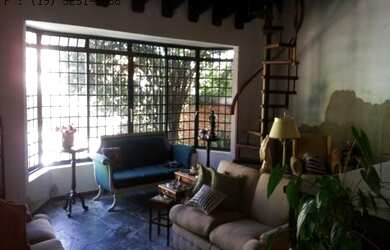 Imagem: A casa em condomínio possui 5 Dormitórios, 3 Suítes, 4 Banheiros