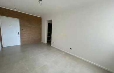 Imagem 4: Apartamento reformado - 2 Dormitórios com 1 suíte, Sala ampla, Cozinha,...