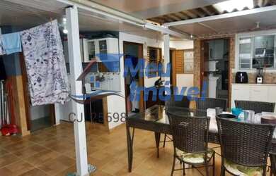 Imagem: A casa possui 3 Dormitórios, 2 Suítes, 3 Banheiros, 4 Vagas