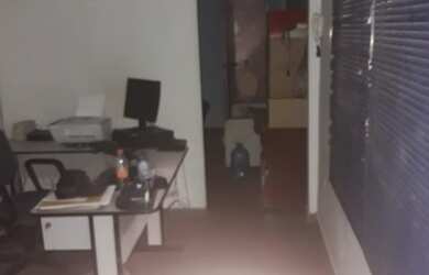 Imagem: O depósito possui 4 Banheiros, 4 Vagas na garagem, 400m² de