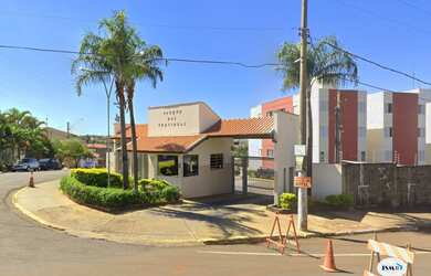 Imagem: O apartamento possui 3 Dormitórios, 1 Banheiro, 1 Vaga na garagem