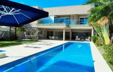 Imagem: A casa em condomínio possui 5 Dormitórios, 5 Suítes, 7 Banheiros