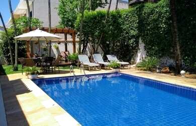 Imagem: A casa possui 4 Dormitórios, 2 Suítes, 3 Banheiros, 4 Vagas