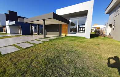 Imagem: A casa em condomínio possui 3 Dormitórios, 1 Suíte, 2 Banheiros