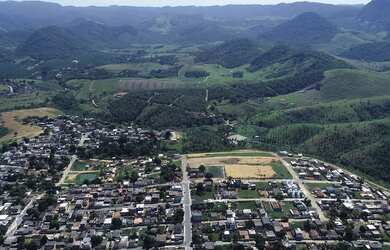 Imagem: O terreno possui 225m² de Área e está localizado em Prolar