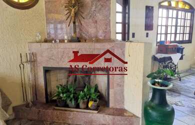 Imagem: A casa possui 4 Dormitórios, 4 Suítes, 6 Banheiros, 4 Vagas