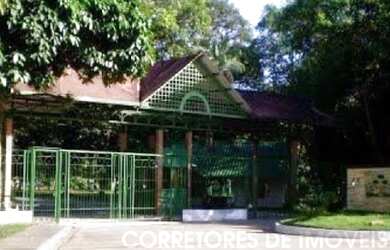 Imagem: A casa em condomínio possui 4 Dormitórios, 4 Suítes, 6 Banheiros