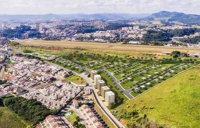 Imagem: O terreno possui 300m² de Área Privada e está localizado
