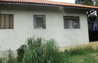 Imagem: A chácara possui 3 Dormitórios, 1 Suíte, 1 Banheiro, 2.000m²