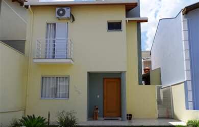 Imagem: A casa em condomínio possui 3 Dormitórios, 1 Suíte, 2 Banheiros