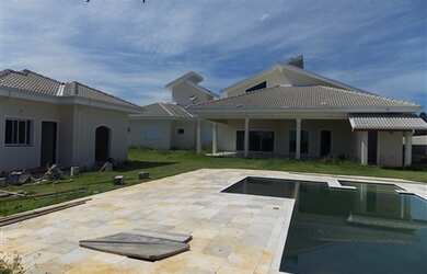 Imagem: A chácara possui 4 Dormitórios, 6 Banheiros, 4 Vagas na garagem