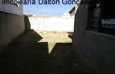 Imagem: A casa possui 3 Dormitórios, 1 Suíte, 2 Banheiros, 2 Vagas